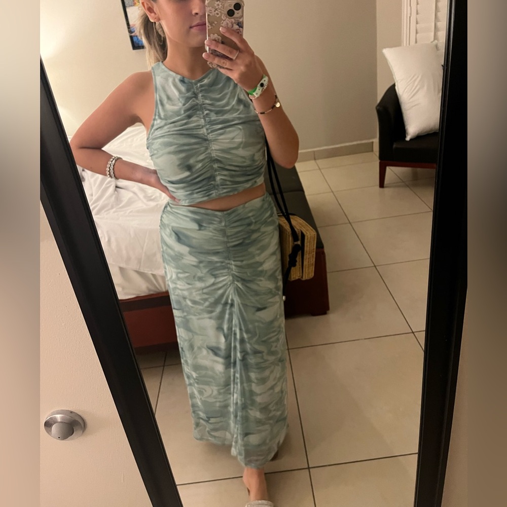 HOUSE OF HARLOW 1960 ruched blue/green mesh tie-dye print 2-piece skirt set